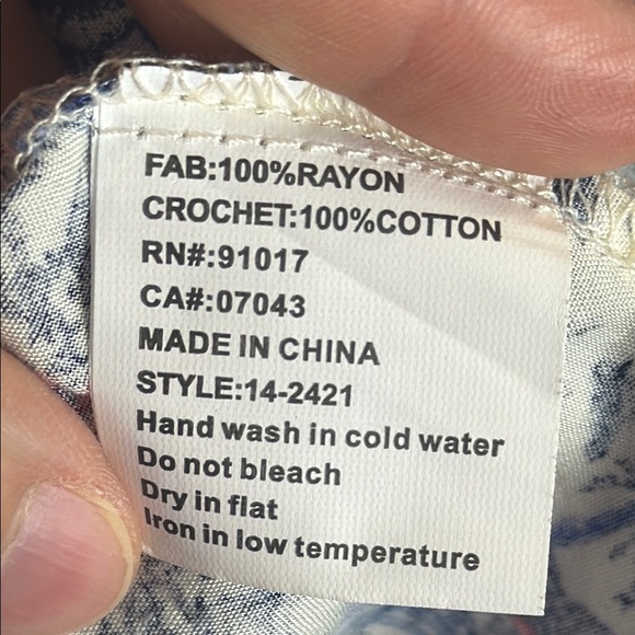 Solitaire Blue & White Floral Tie Front 3/4 Sleeve Bib Collar Blouse Size Large - Picture 9 of 11